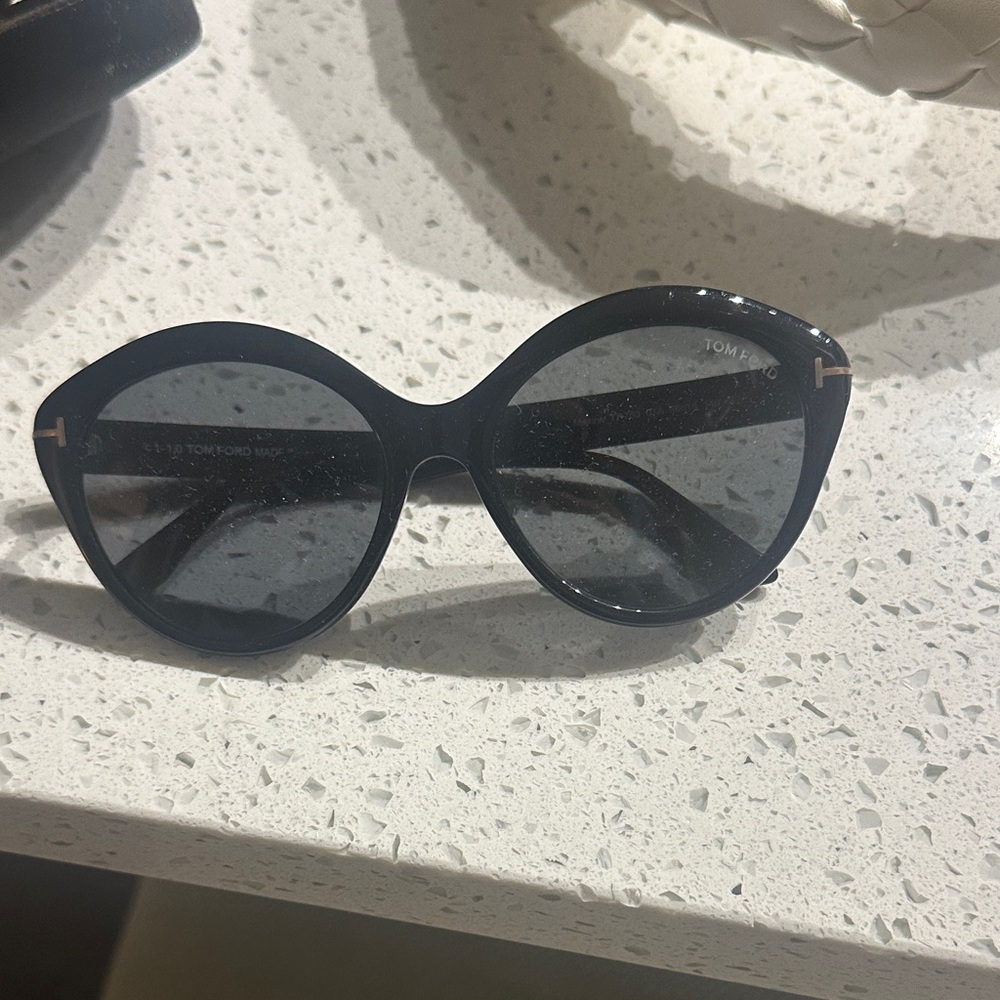 Tom Ford Elegant Black Sunglasses